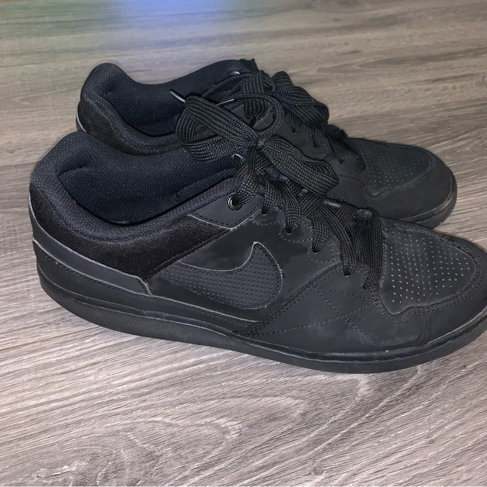 Nike black casual shoes 10.5